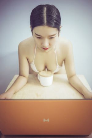 姑娘视频在线观看免费完整版高清_DVD电影完整版在线观看